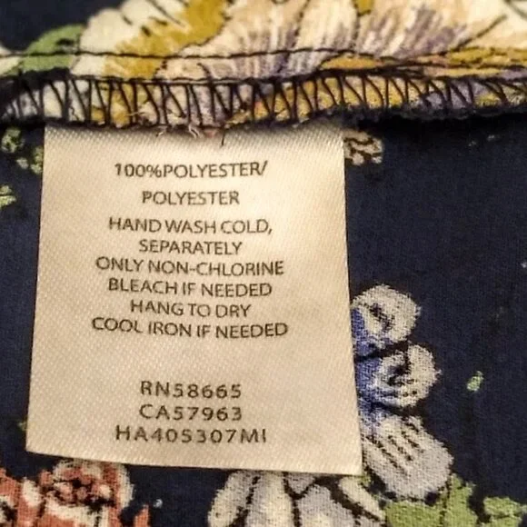 HALOGEN Navy with Floral Print Double V-Neck Top with Cap Sleeves: Size: S - Picture 12 of 13